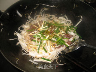 Stir-fried Niuhe recipe