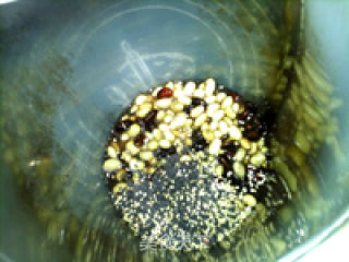 Black and White Sesame Two Bean Soy Milk recipe