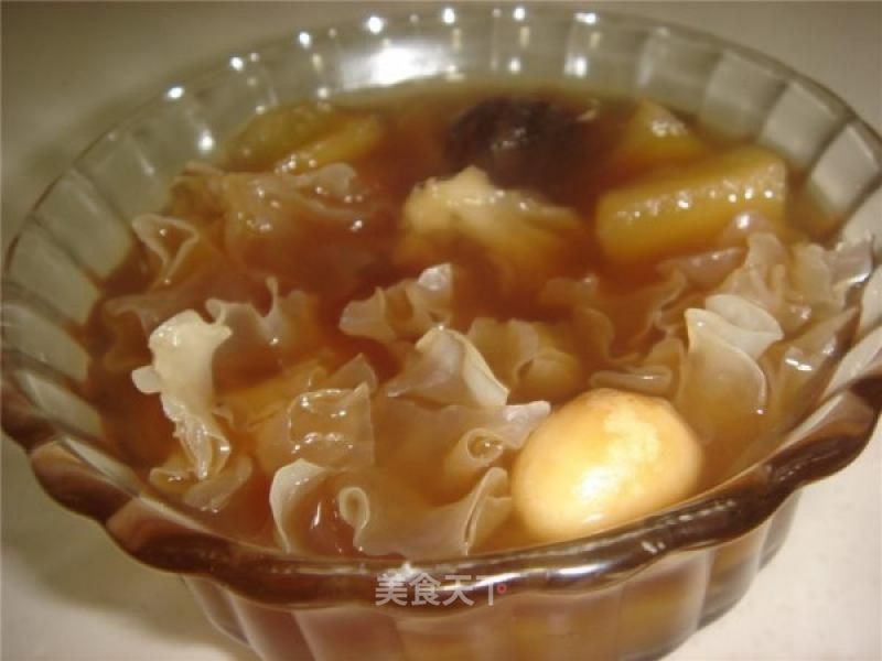 Tremella, Lotus Seed and Apple Soup