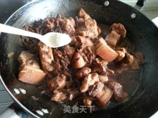 Braised Pork with Beans and Red Beans recipe