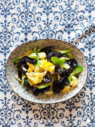 Scrambled Eggs with Squash and Fungus recipe