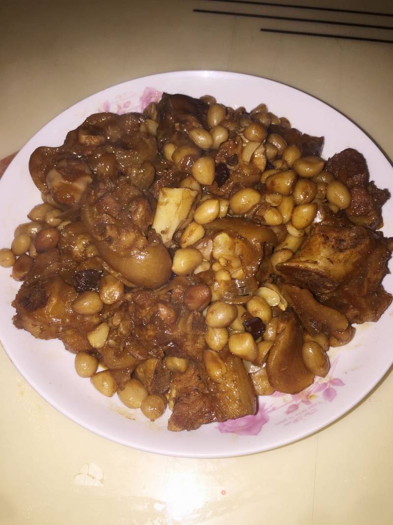 Braised Pork Knuckles with Peanuts recipe