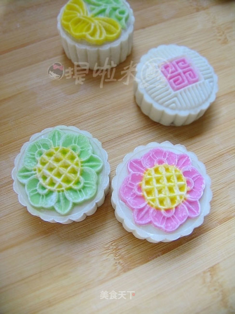 I Wish You All A Happy Mid-autumn Festival-corn and Horseshoe Snowy Mooncakes recipe