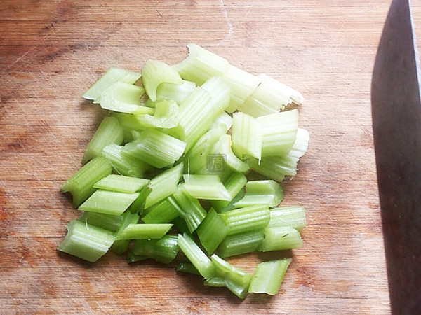 Reduced Fat Celery Mixed with Peanuts recipe