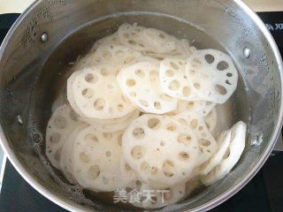 【hot and Sour Lotus Root Slices】 recipe