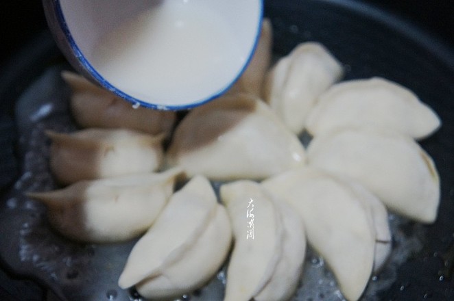 Fried Dumplings Stuffed with Cabbage and Mushrooms recipe