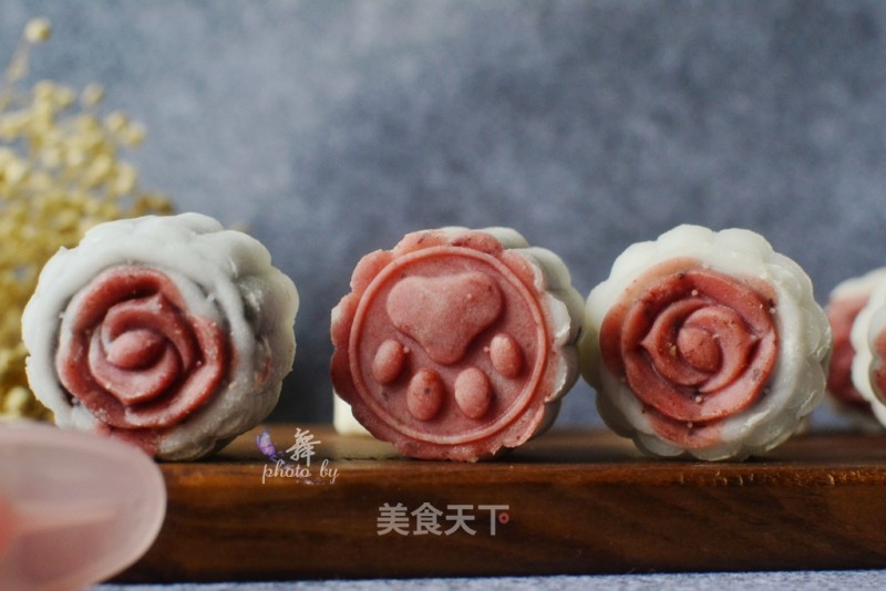 Colorful Snowy Moon Cakes