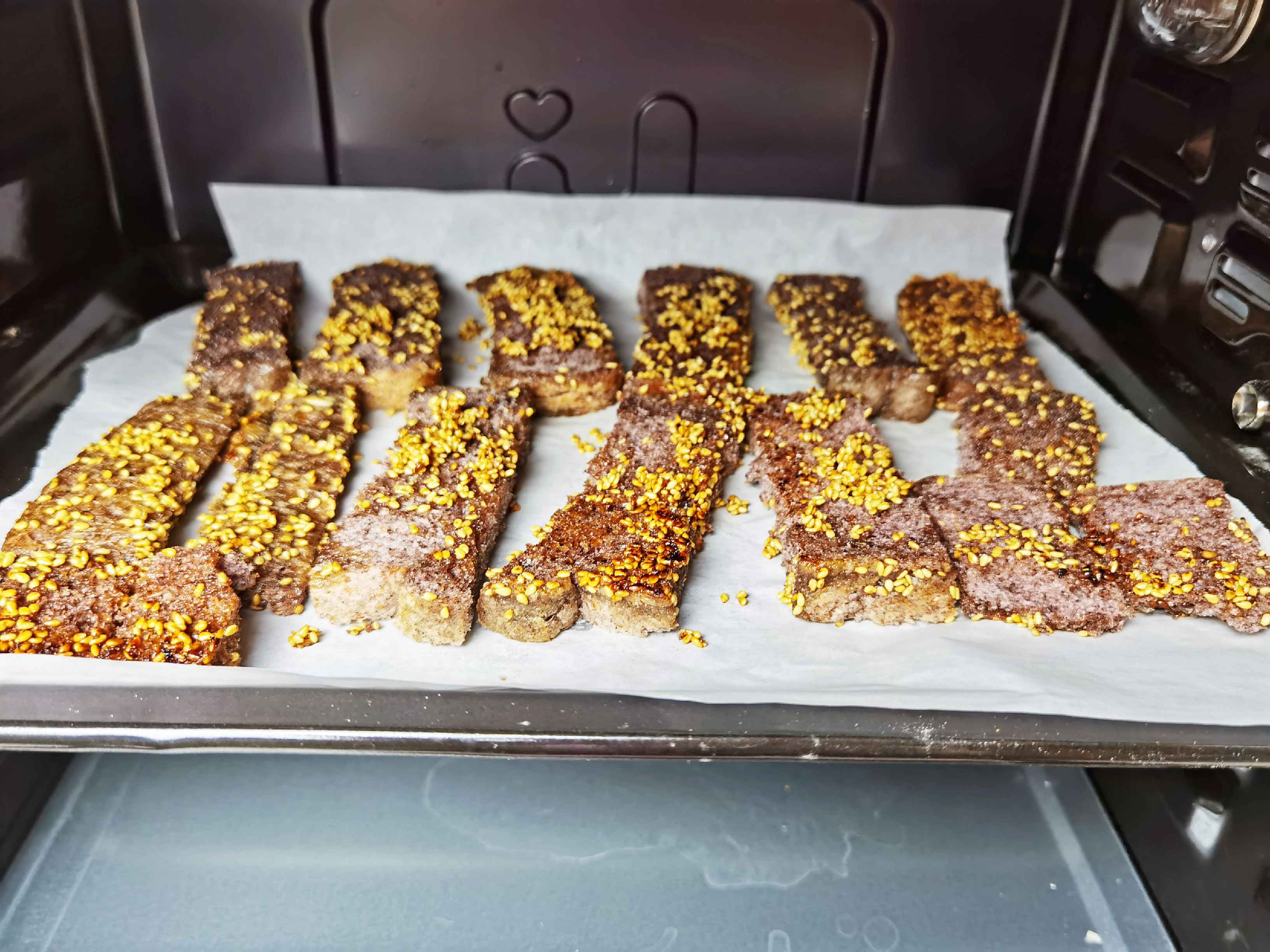 Leftover Bread Toast is Made into A Popular Dessert-crispy Honey Noodles recipe