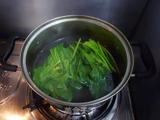 Spinach with Fungus recipe