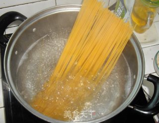 Italian Style Tomato Meat Sauce Noodles, Sour, Sour, Salty and Good Taste recipe