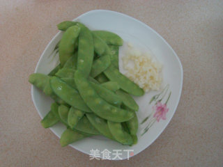 Fried Sausage with Snow Pea recipe