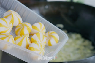 Cabbage Soup with Fish Roe Balls recipe