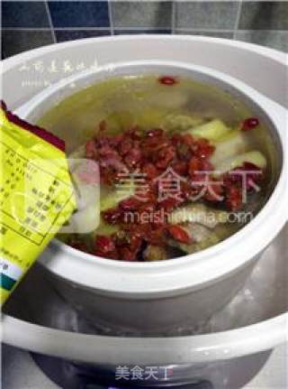 【enriching Qi and Nourishing Blood】yam Lotus Root Chicken Soup recipe