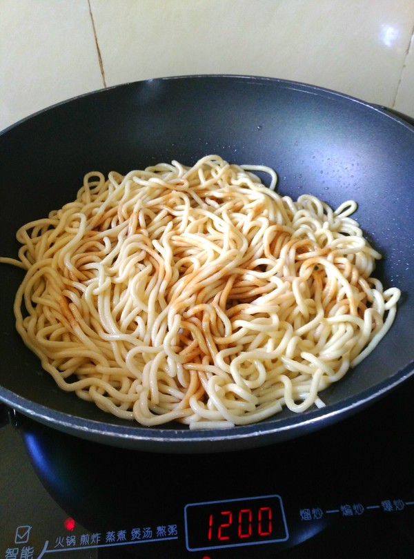 Fried Noodles with Sweet Potato Leaves recipe