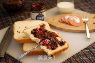 Toast Slices with Blueberry Sauce recipe