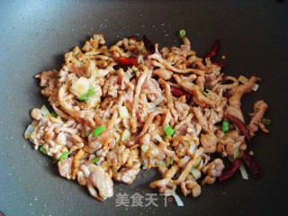 Fried Noodles with Shredded Pork recipe