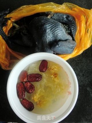 Red Dates and White Fungus Black-bone Chicken Soup recipe