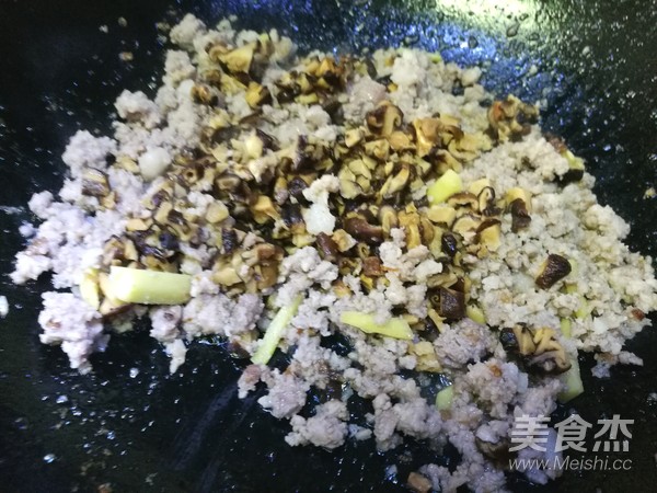 Stir-fried Minced Pork with Shiitake Mushrooms recipe