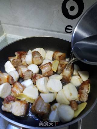 Braised Pork Belly with Small Taro recipe