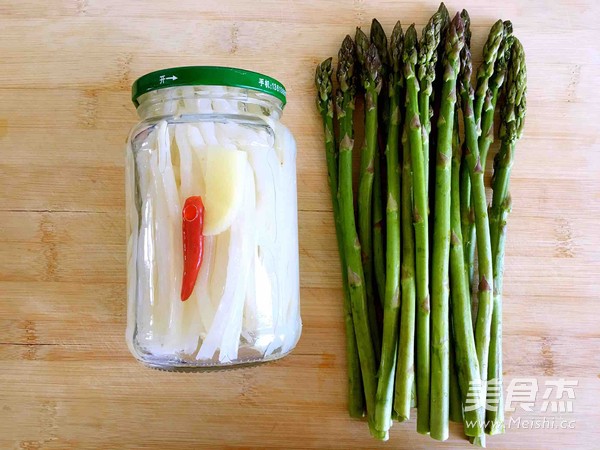 Asparagus with Nuts recipe