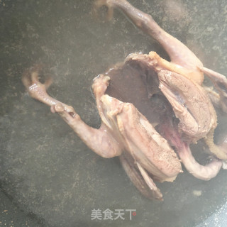 Stewed Pigeon with Lingzhi and Taro recipe