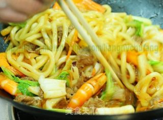 Stir-fried Three Fresh Udon recipe