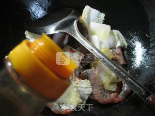 Stir-fried Kei Wai Shrimp with Cabbage recipe