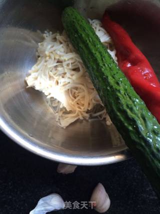 Enoki Mushroom Mixed with Cucumber recipe