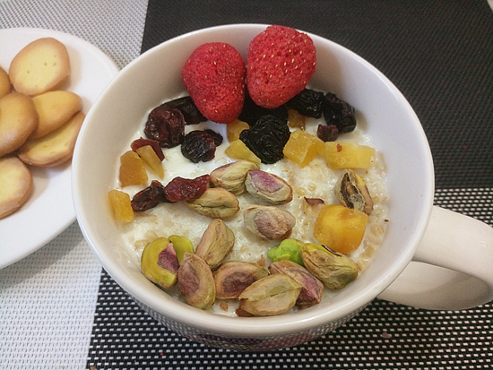 Oatmeal with Dried Fruit and Milk recipe