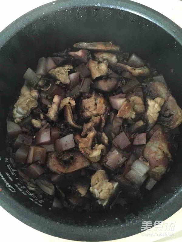 Braised Rice with Black Rice Pork Ribs recipe