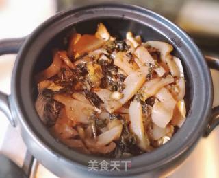 Dian-flavored Sauerkraut and Konjac Vermicelli in Clay Pot recipe