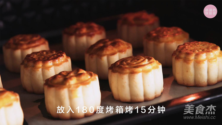 Come and Watch The Cantonese-style Moon Cakes of this Year's Fire and Reveal The Secrets recipe