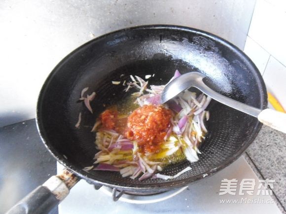 Stir-fried Spaghetti with Onions recipe