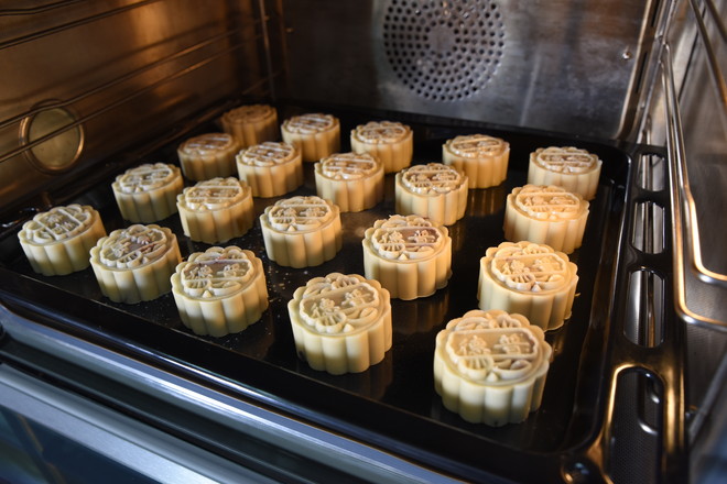 Cantonese-style Moon Cakes recipe