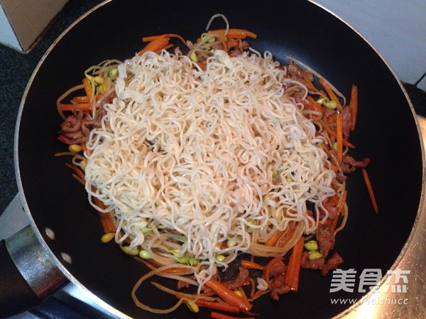 Soy Sprouts Fried Noodles recipe