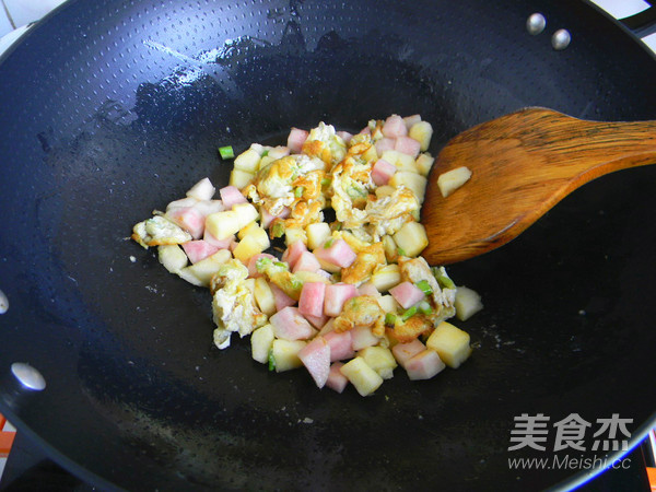 Egg-flavored Fruit Fried Rice recipe