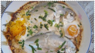 Steamed Pomfret with Salted Egg recipe