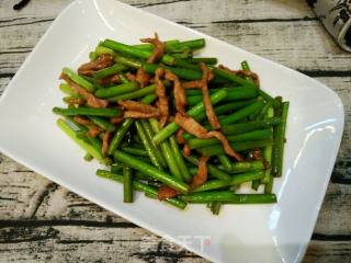 Stir-fried Shredded Pork with Garlic Stalks recipe