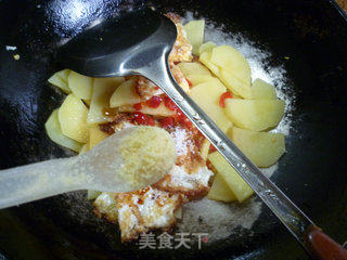 Fried Potatoes with Lotus Leaf Egg recipe