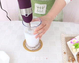 Summer Refreshing Drink-red Date and Almond Milkshake recipe