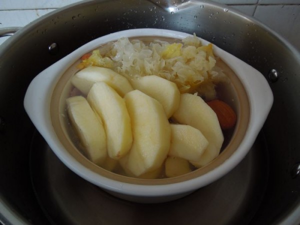 Apple Tremella Stewed Duck Kidney Soup recipe