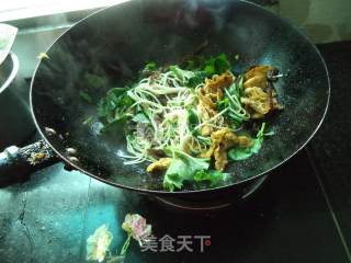 Fried Noodles with Fungus and Egg recipe