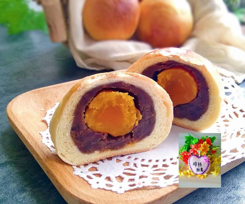 Bean Paste Egg Yolk Bread recipe