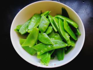Fried Sausage with Snow Pea recipe