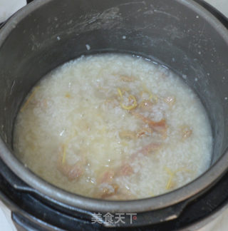 Lean Pork Congee with Wolfberry Leaves recipe