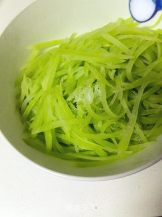 Kuaishou Dishes--ginger Fragrant Lettuce Shreds recipe