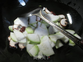 Stir-fried Pugua with Mushroom and Edamame recipe