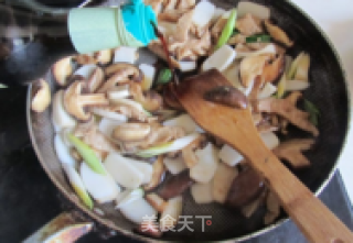 Stir-fried Rice Cake with Green Garlic and Pork recipe