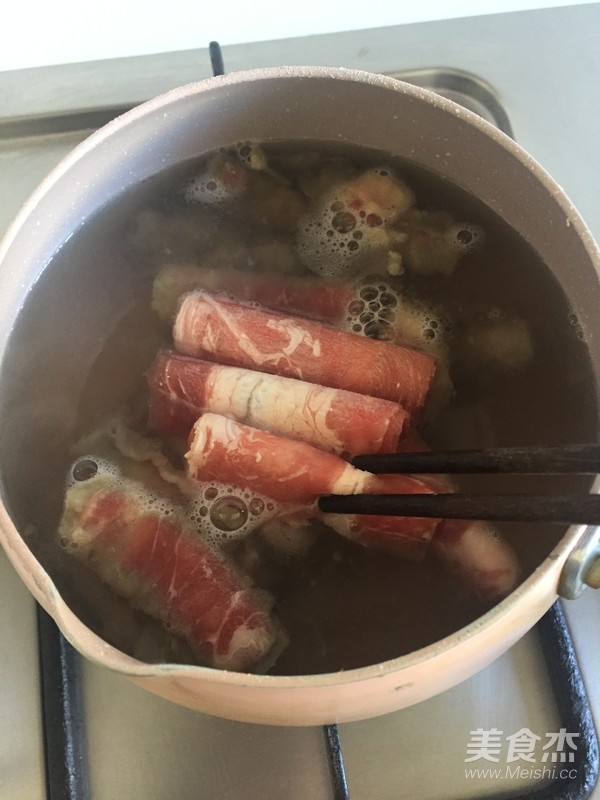 Fatty Beef Rolls in Sour Soup that Make Your Mouth Water recipe