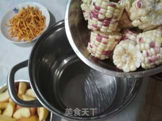 Cordyceps Flower Glutinous Corn Soup recipe